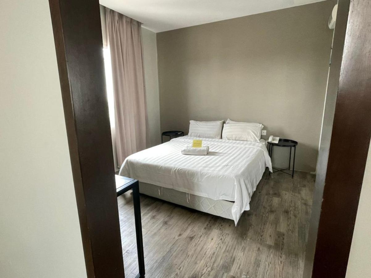 Chariton Hotel Бътъруърт Екстериор снимка