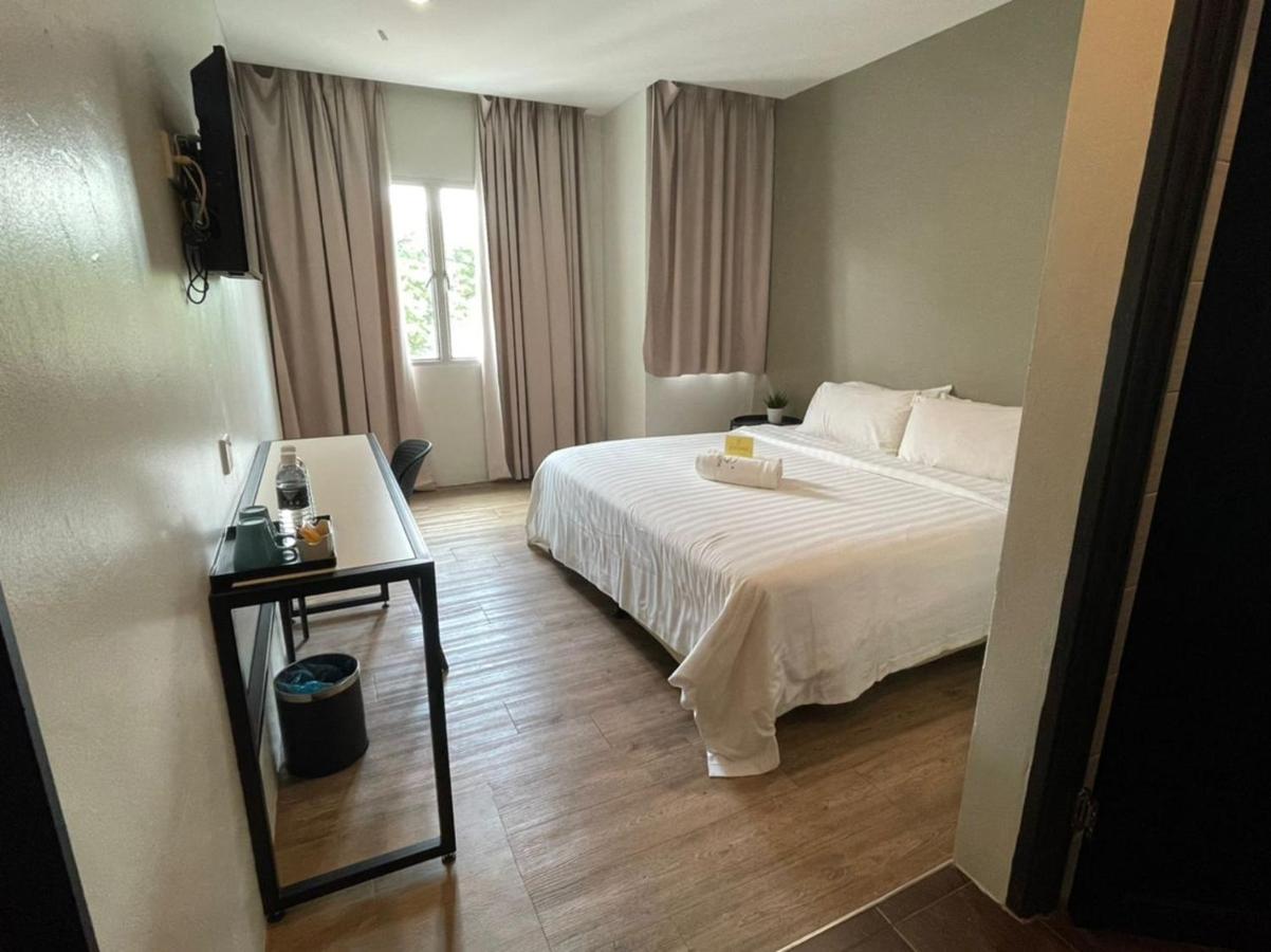 Chariton Hotel Бътъруърт Екстериор снимка